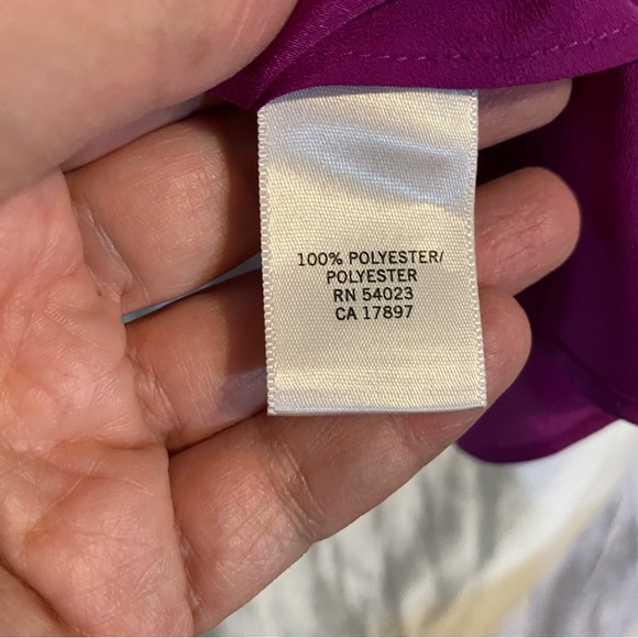 Banana Republic top SZ SP fair condition has tiny flaw, see last pic, on sleeve - Picture 6 of 9